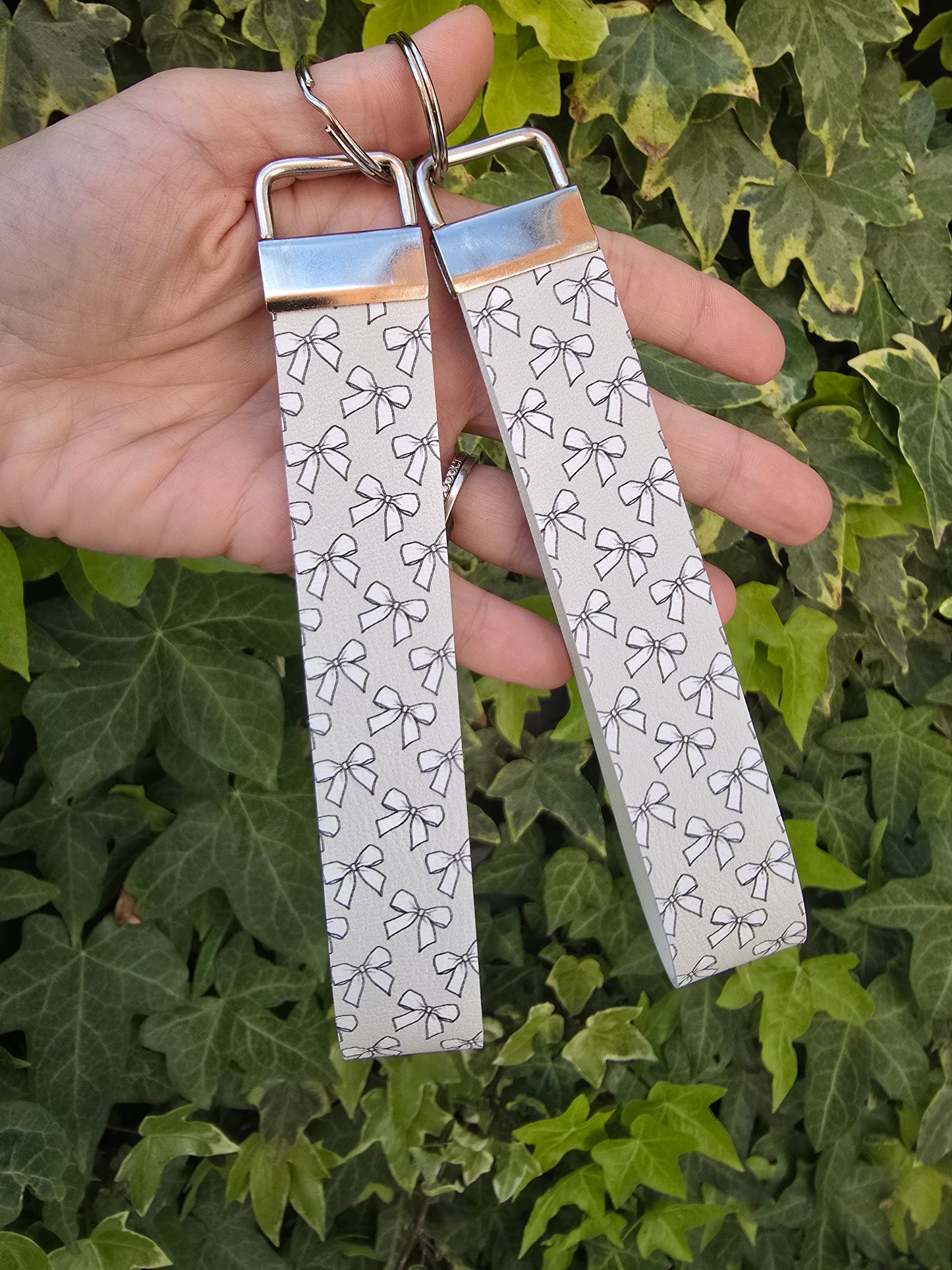 Beige Bows Key Fob